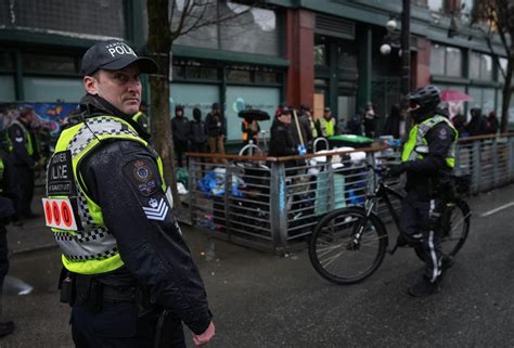 Rights boss starts inquiry into Vancouver police media restrictions at camp removal